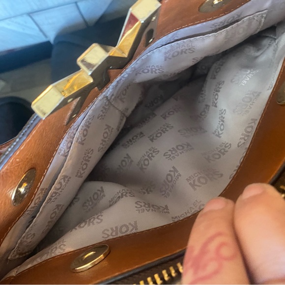 Michael Kors Signature Medium Tote - Picture 5 of 12